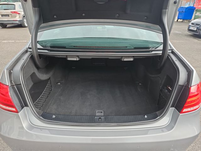 Mercedes-Benz E 200 Bild 12