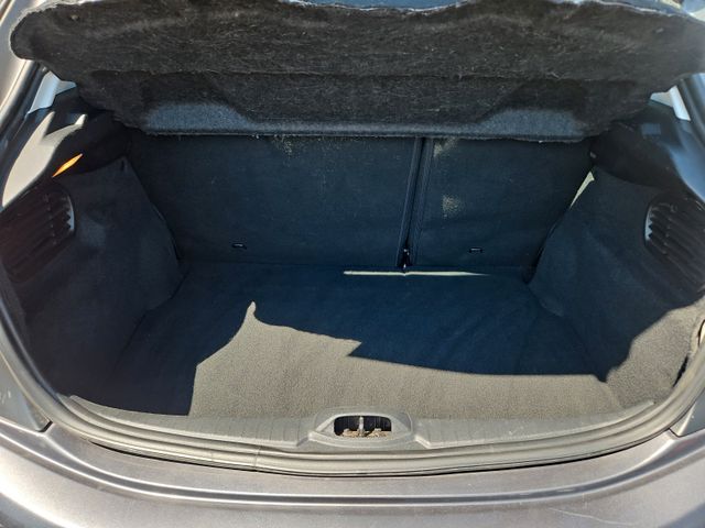 Peugeot 208 Bild 12